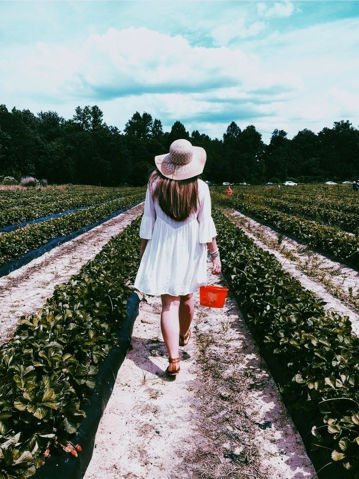 strawberry picking outfit ideas 0075