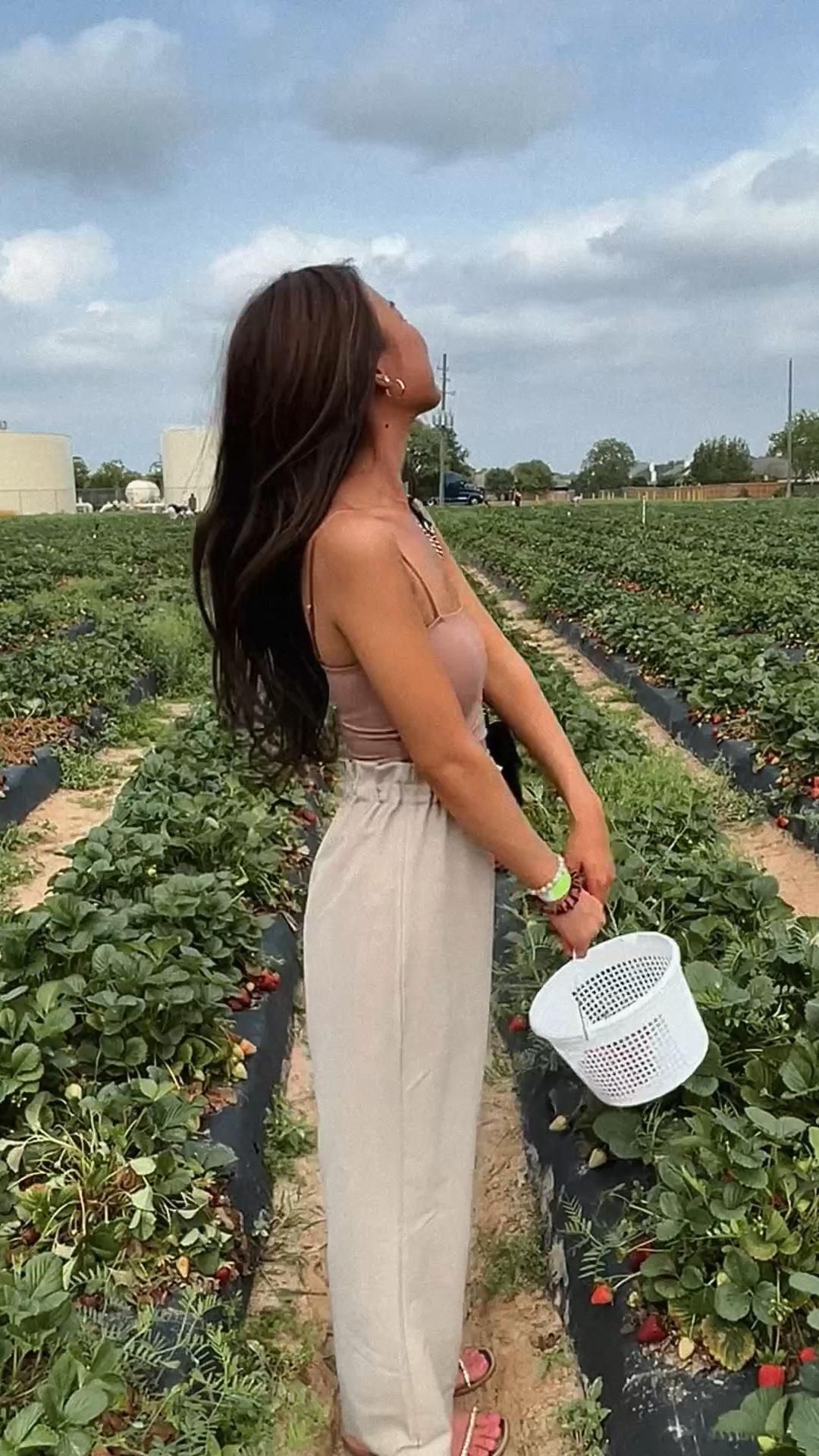 strawberry picking outfit ideas 0078