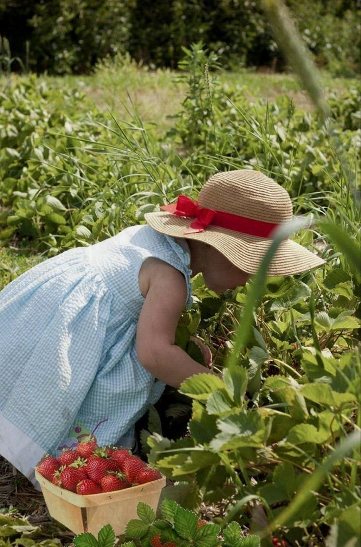 strawberry picking outfit ideas 0085