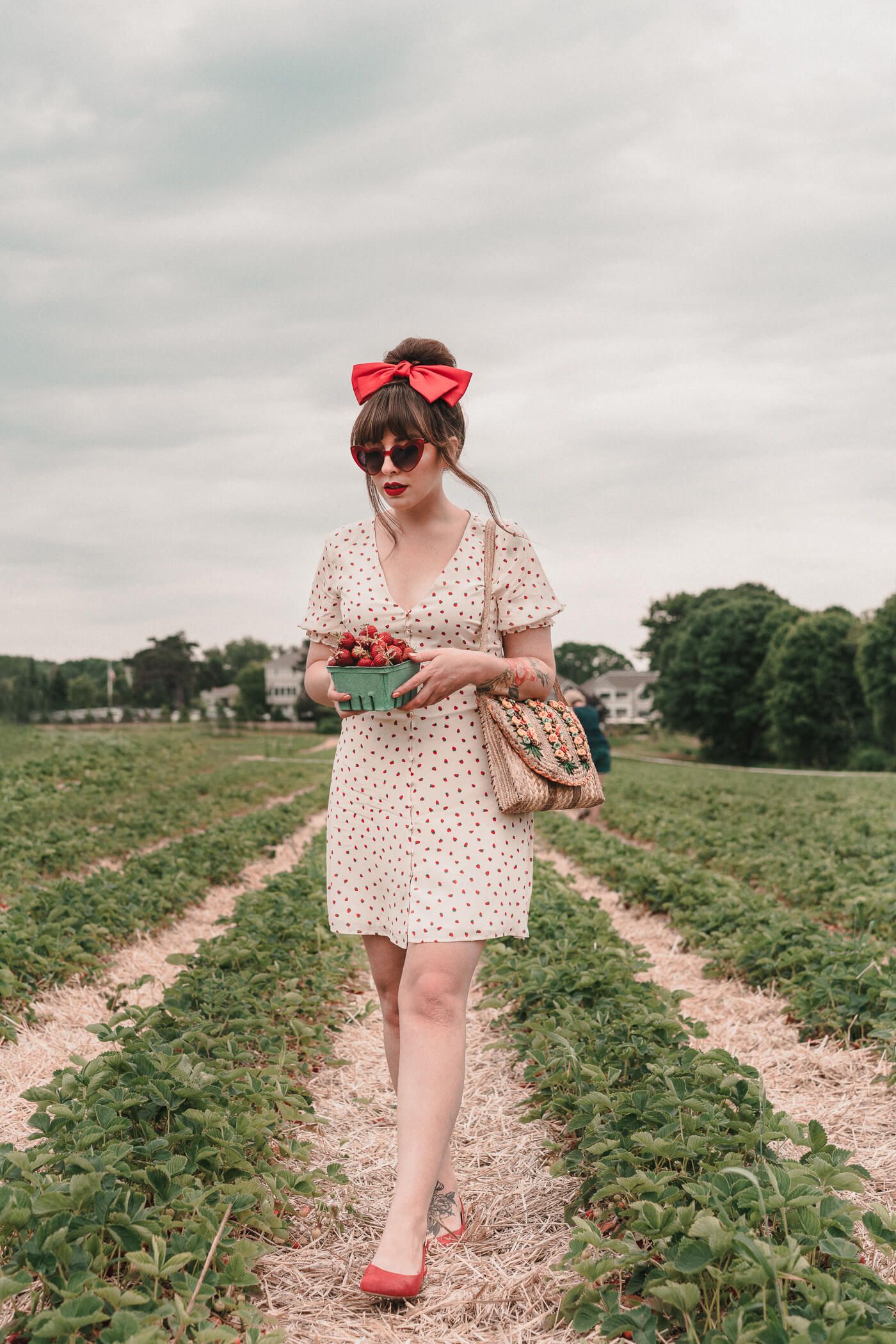 strawberry picking outfit ideas 0088