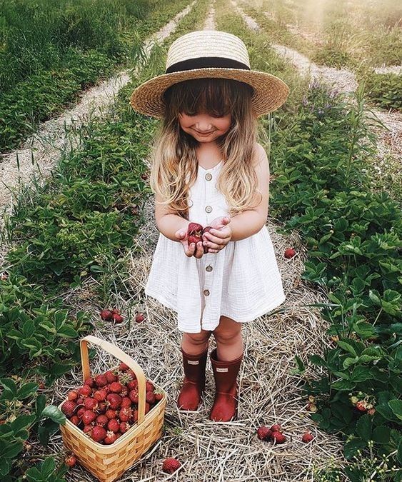 strawberry picking outfit ideas 0095