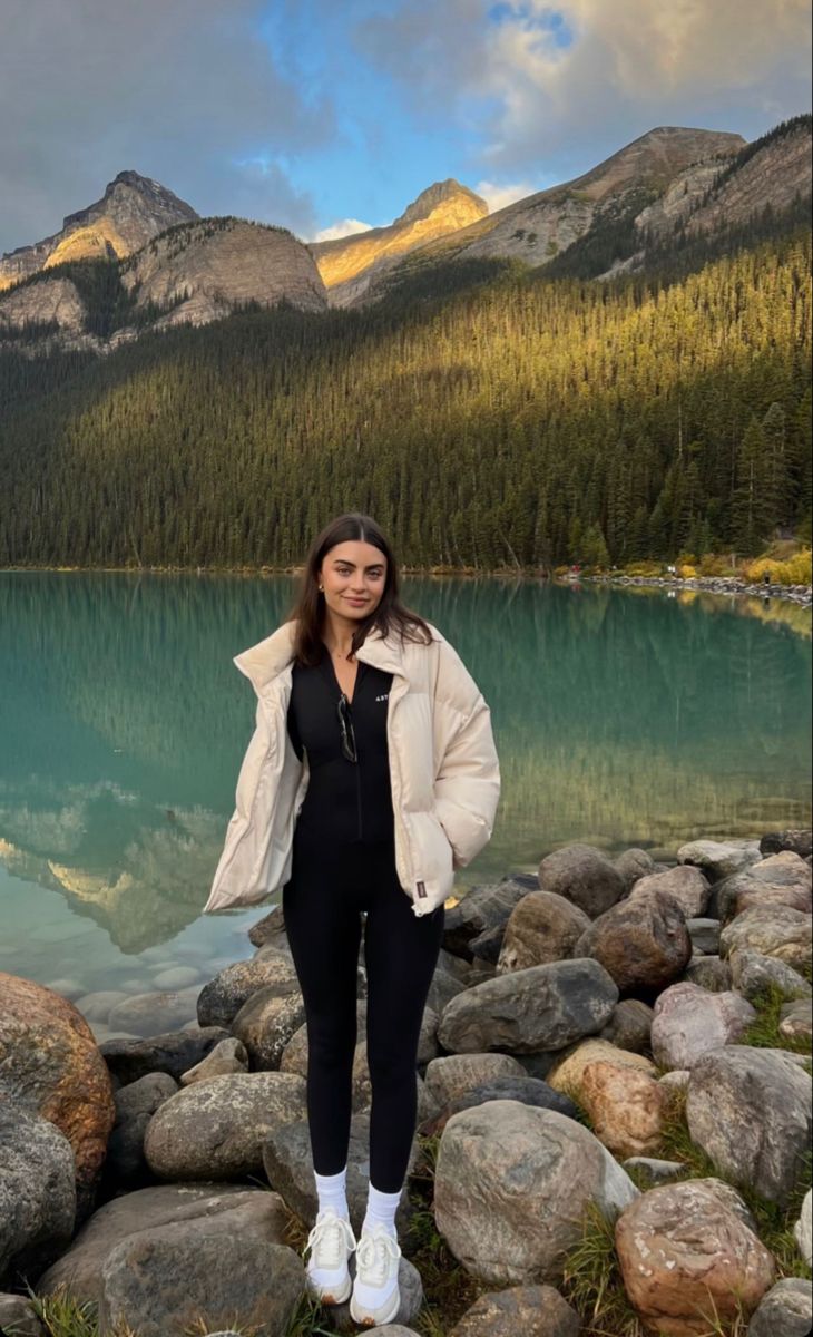 stylish banff outfit ideas for hiking