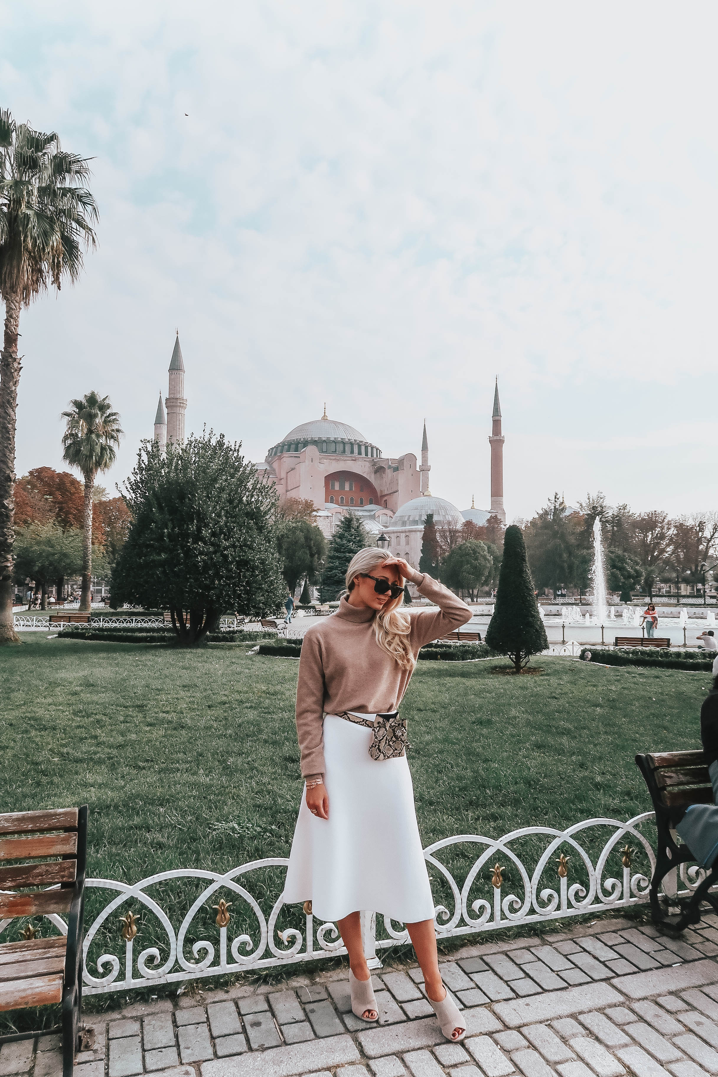 stylish outfit ideas for a night out in Istanbul