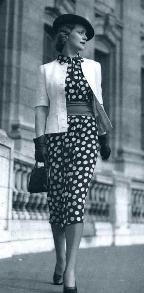 stylish ways to wear a white polka dot dress