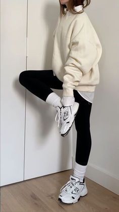 stylish white sweater outfit ideas