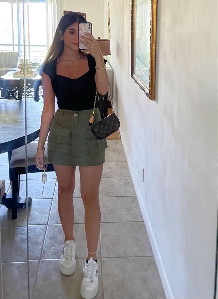 trendy cargo skirt outfit ideas