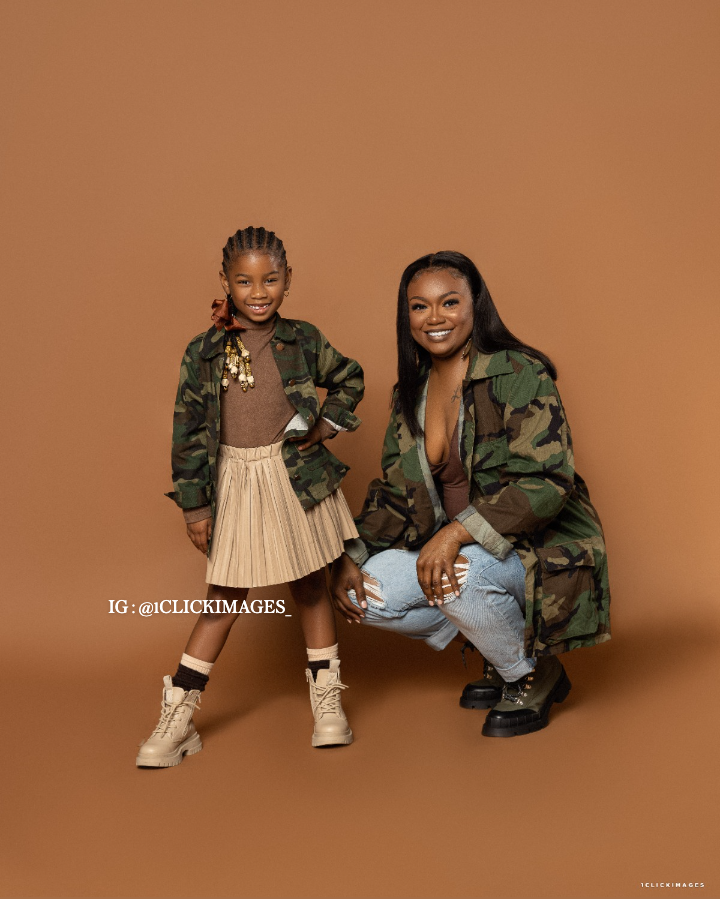 trendy mother daughter photoshoot outfit ideas