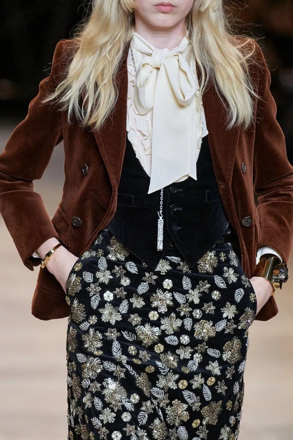 velvet jacket outfit ideas 0086