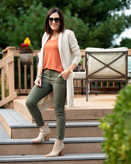 versatile olive green cardigan outfit ideas for travel