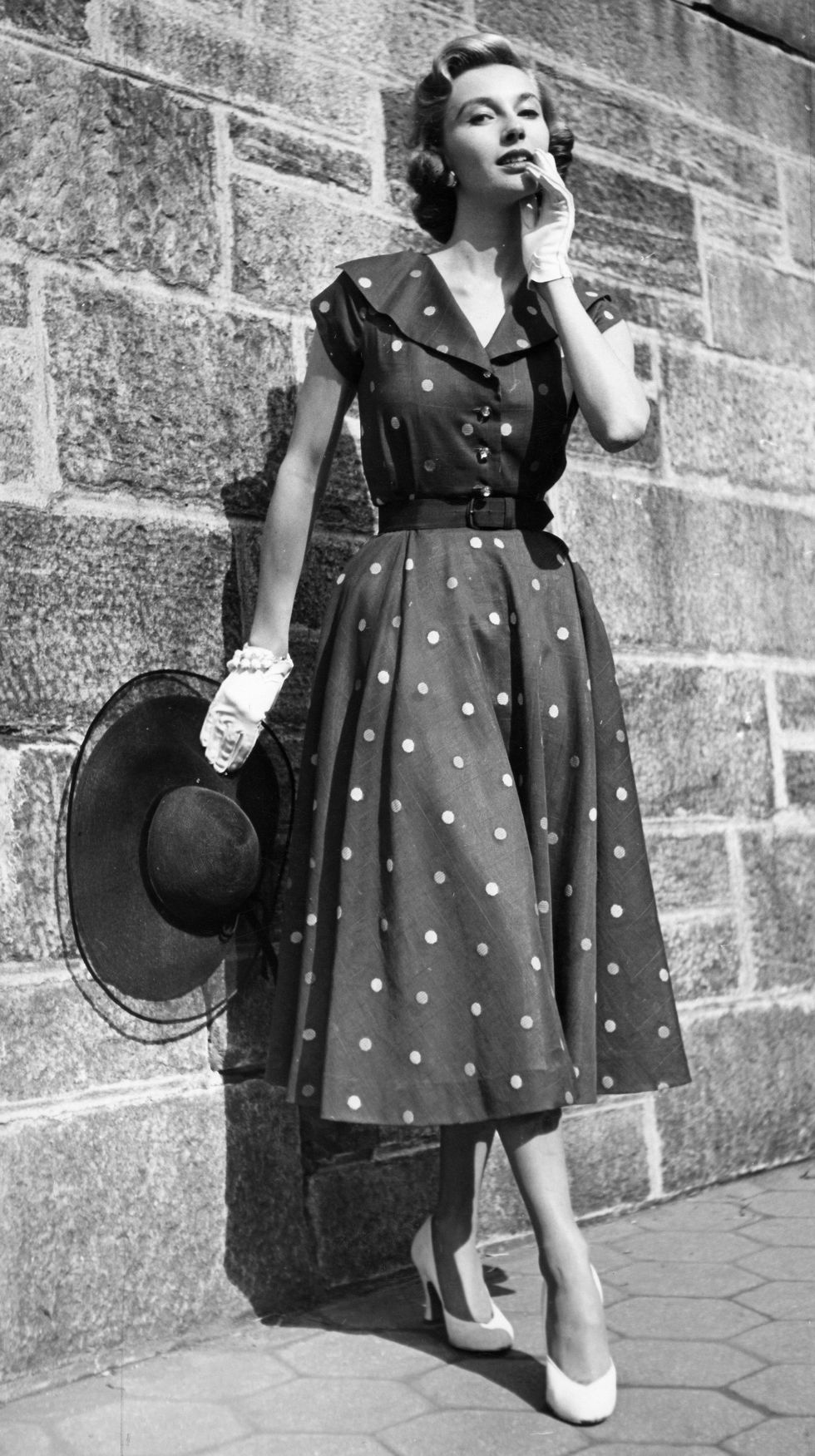 white polka dot dress outfit ideas 0022