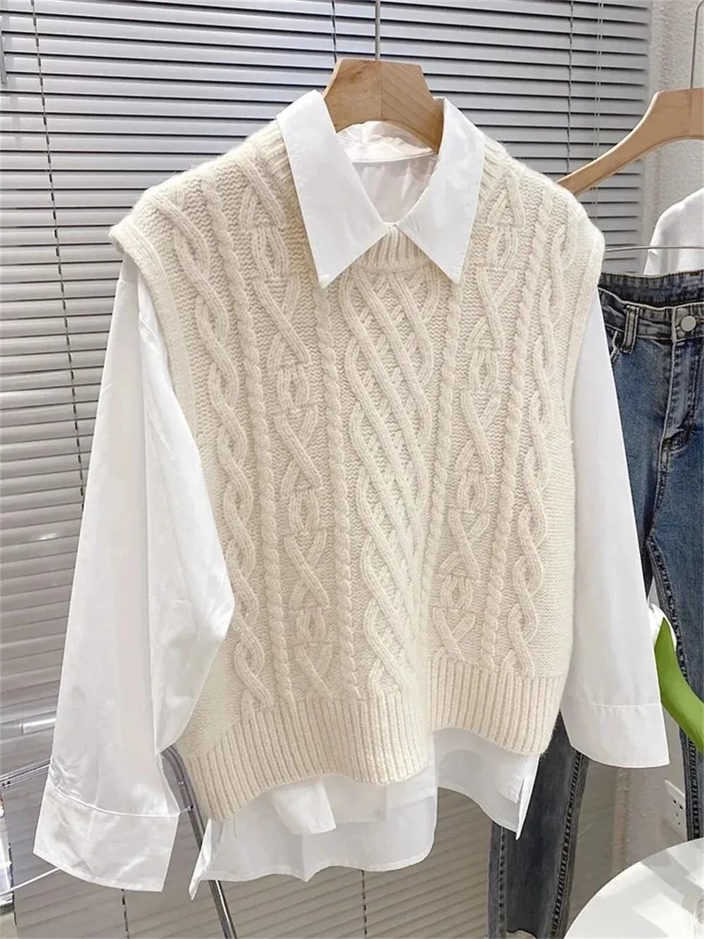 white sweater outfit ideas 0059