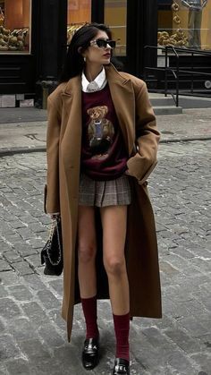 Minimalist brown coat outfit ideas for an effortlessly chic look