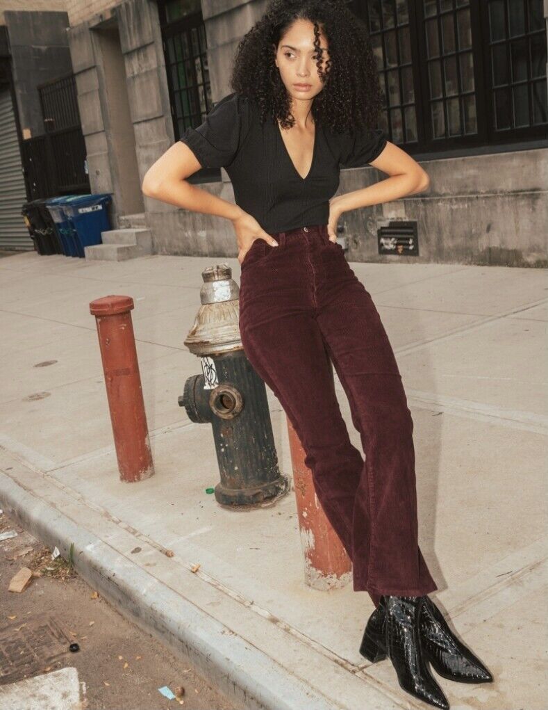 Iconic burgundy boots outfit ideas to elevate your autumn style