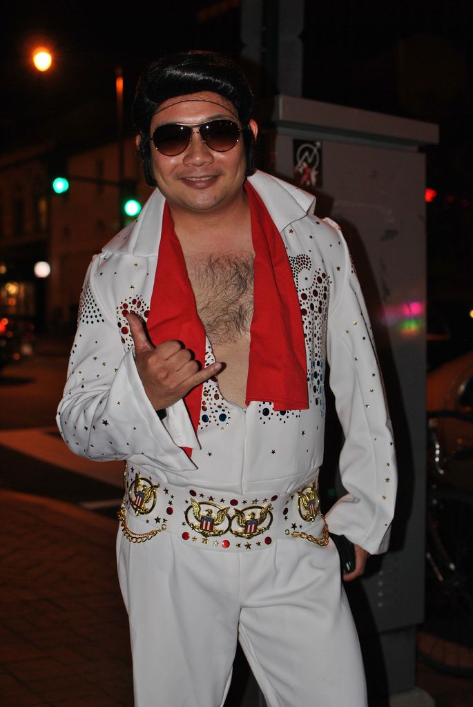 Glamorous Elvis outfit ideas to rock your next themed party or event