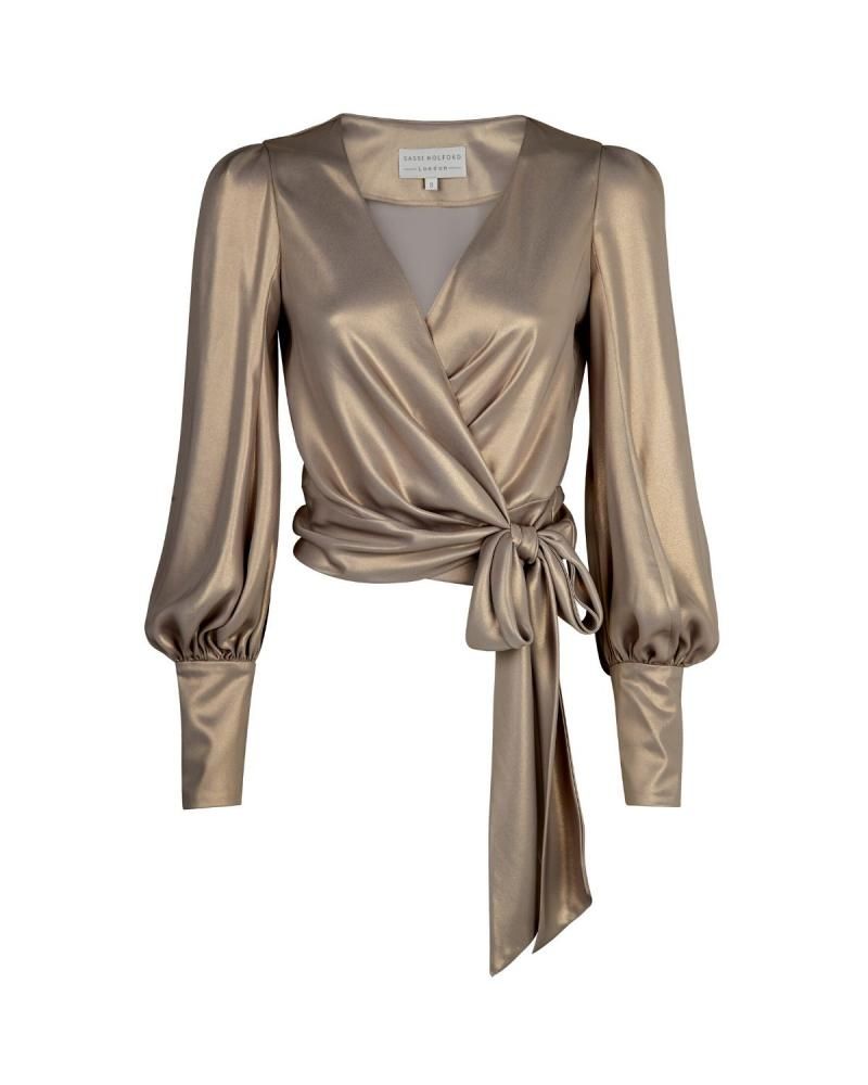 Creative gold outfit ideas to shine at every occasion and event