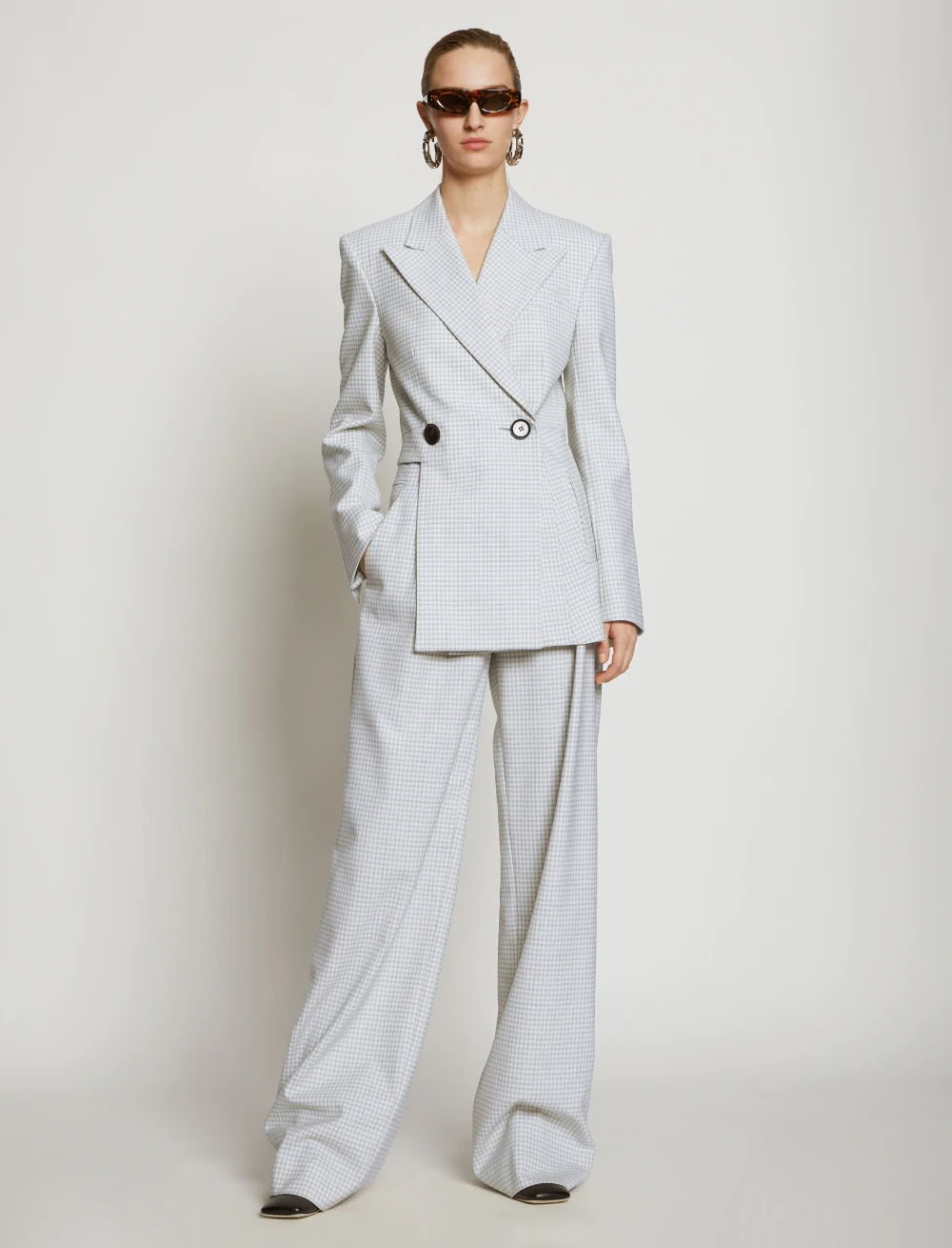 Refined white blazer outfit ideas to elevate your wardrobe instantly