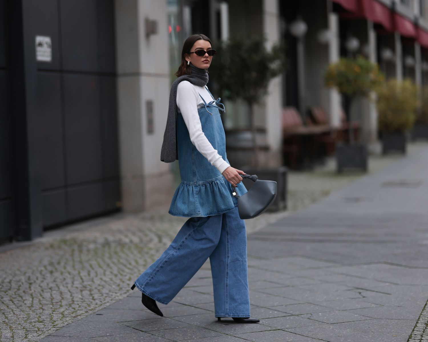 Vibrant wide leg jeans outfit ideas for a trendy and chic look